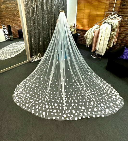 3D Flowers Single Tier Veil (3.2m)